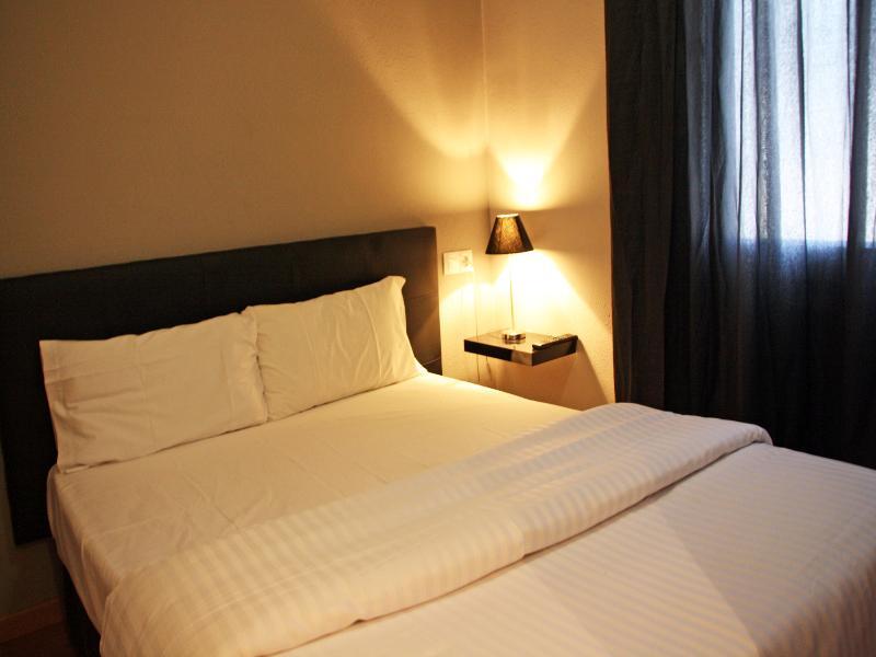Hotel Arbre De Neu Енкамп Екстериор снимка