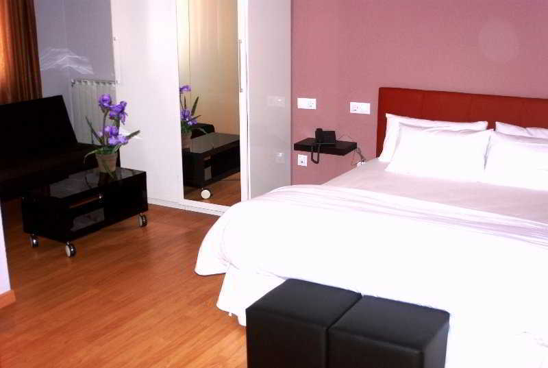 Hotel Arbre De Neu Енкамп Екстериор снимка