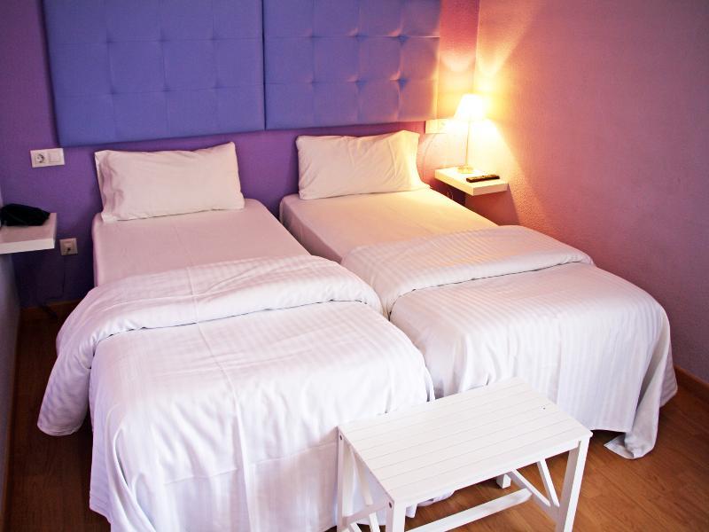 Hotel Arbre De Neu Енкамп Екстериор снимка